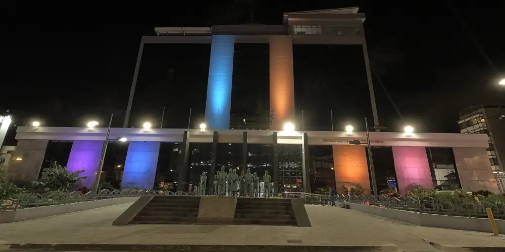 banco central costa rica edificio de noche